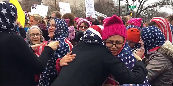 Forrás: https://www.christiannationalism.com/images/hijab.jpg